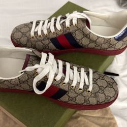 Gucci Men's Ace GG Supreme Red Sneaker Size 9 US