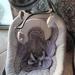 Infant Swing And Bouncer $40 Each OBO Want To Get Rid Of ASAP