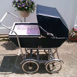 Rare and like-new condition Pram Stroller/high-chair combo