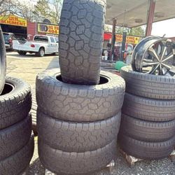 35 X 12.50 R20 Toyo Open Country Set of 4 Used Like New Condition