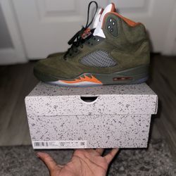 Jordan 5 Olive Size 11 ( Used ) - $155