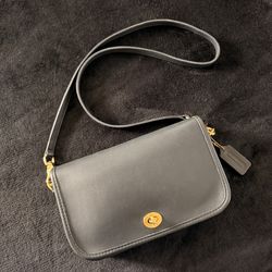 Coach Pre '94 Estimated ‘89 - ‘93 Vintage Navy Blue Pocket Purse