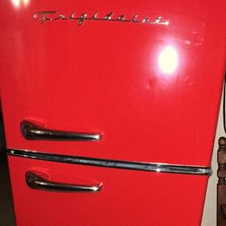 Red Retro Mini Fridge 