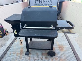 WOOD PELLET ZGRILLS - 1056 sq. in. - BRAND NEW !!!
