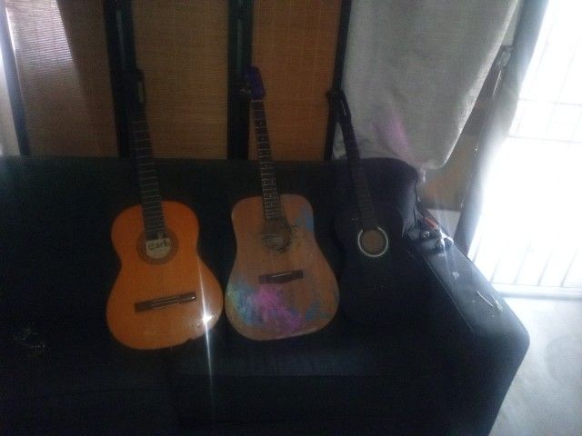 3 Guitars For 20$ 