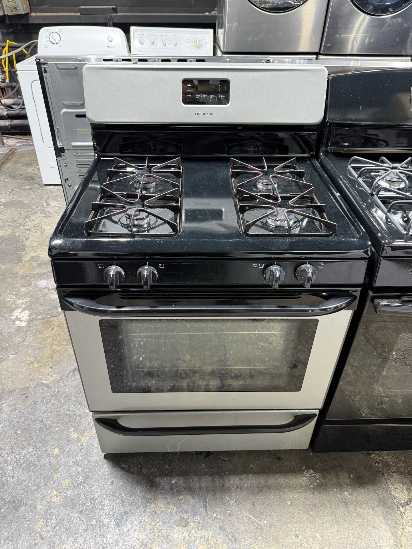 Frigidaire stainless steel 4 burner range stove