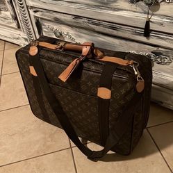 Authentic Louis Vuitton Luggage bag with original strap unisex for
