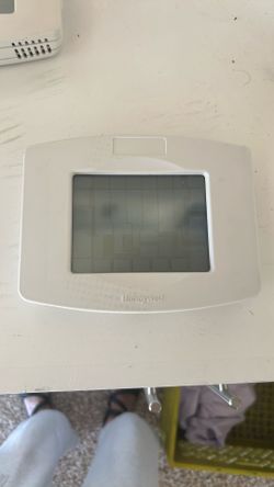 Honeywell Digital Thermostat With Touchscreen