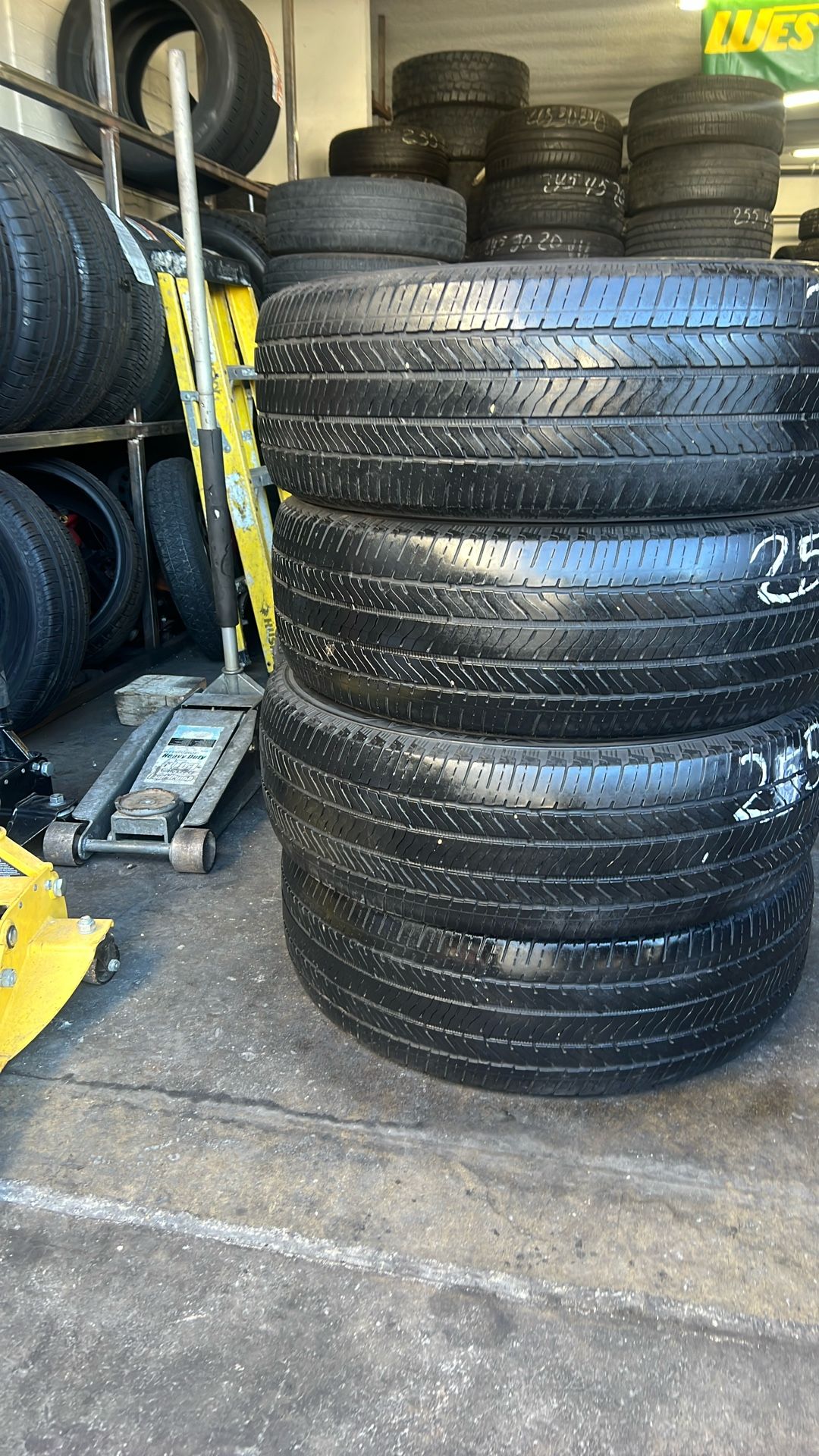 Bridgestone Alenza 25565R18 