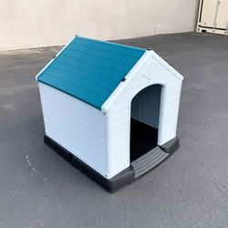 (New) $70 Medium Size Dog House Waterproof Plastic Outdoor Indoor 30x30x32”