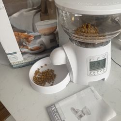 Automatic Cat/small Dog Feeder With Voice Recorder 