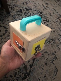 Lovevery Lockbox Practice Latch Cube for babies and toddler