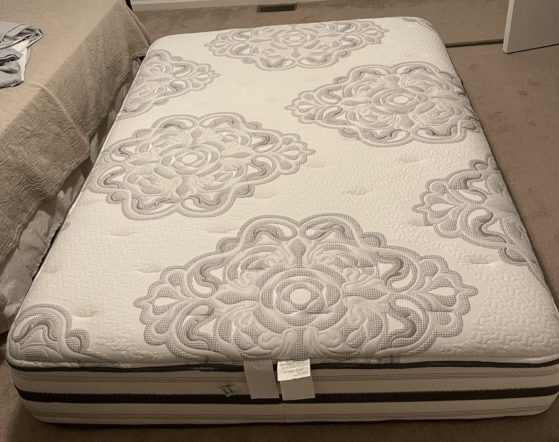 Queen Beautyrest Platinum Hybrid Mattress