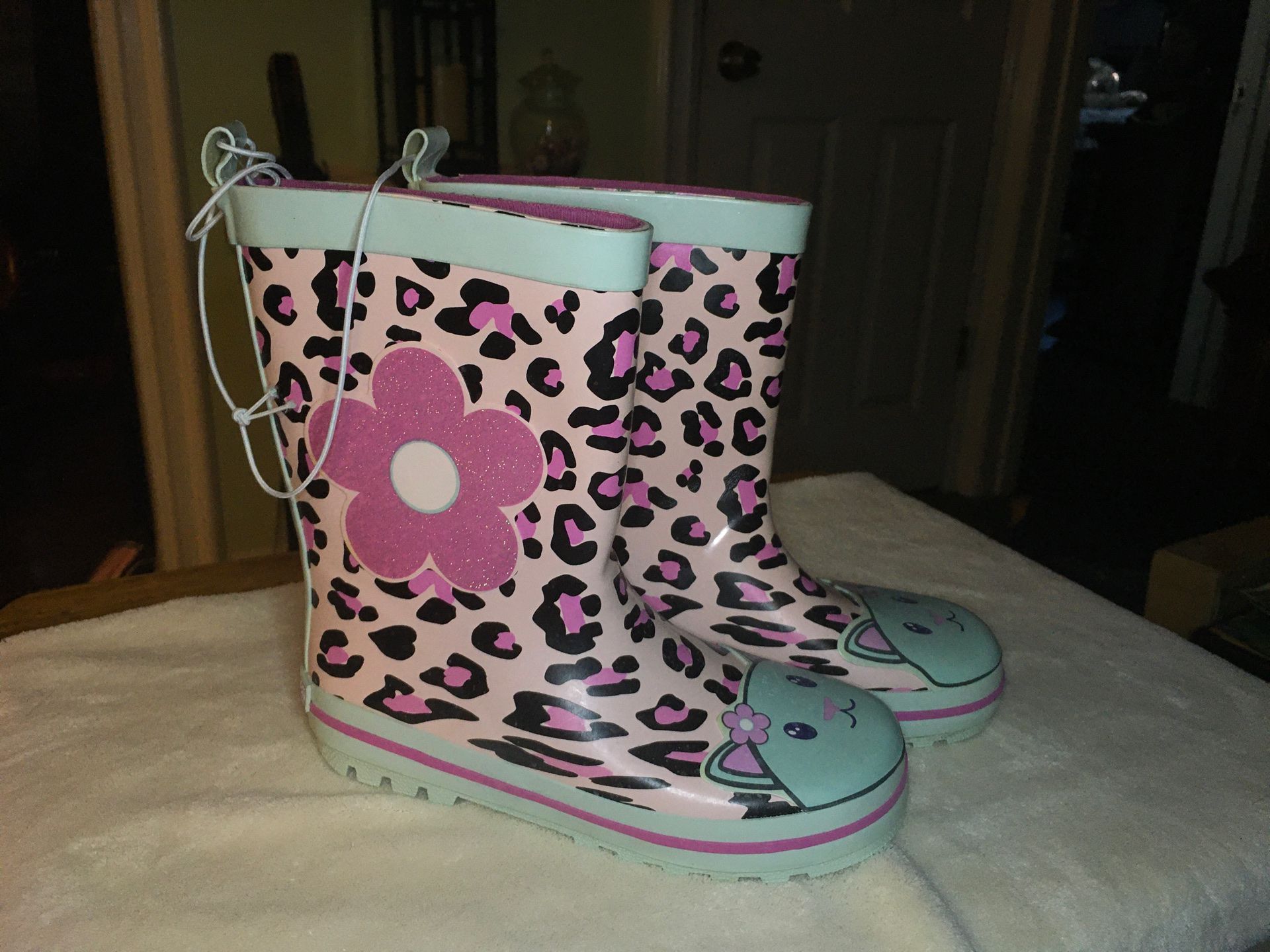 NEW LAURA ASHLEY PINK LEOPARD RAIN BOOTS SIZE Y13 in Inglewood 90301