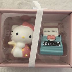 Hello Kitty Salt Shaker Set 