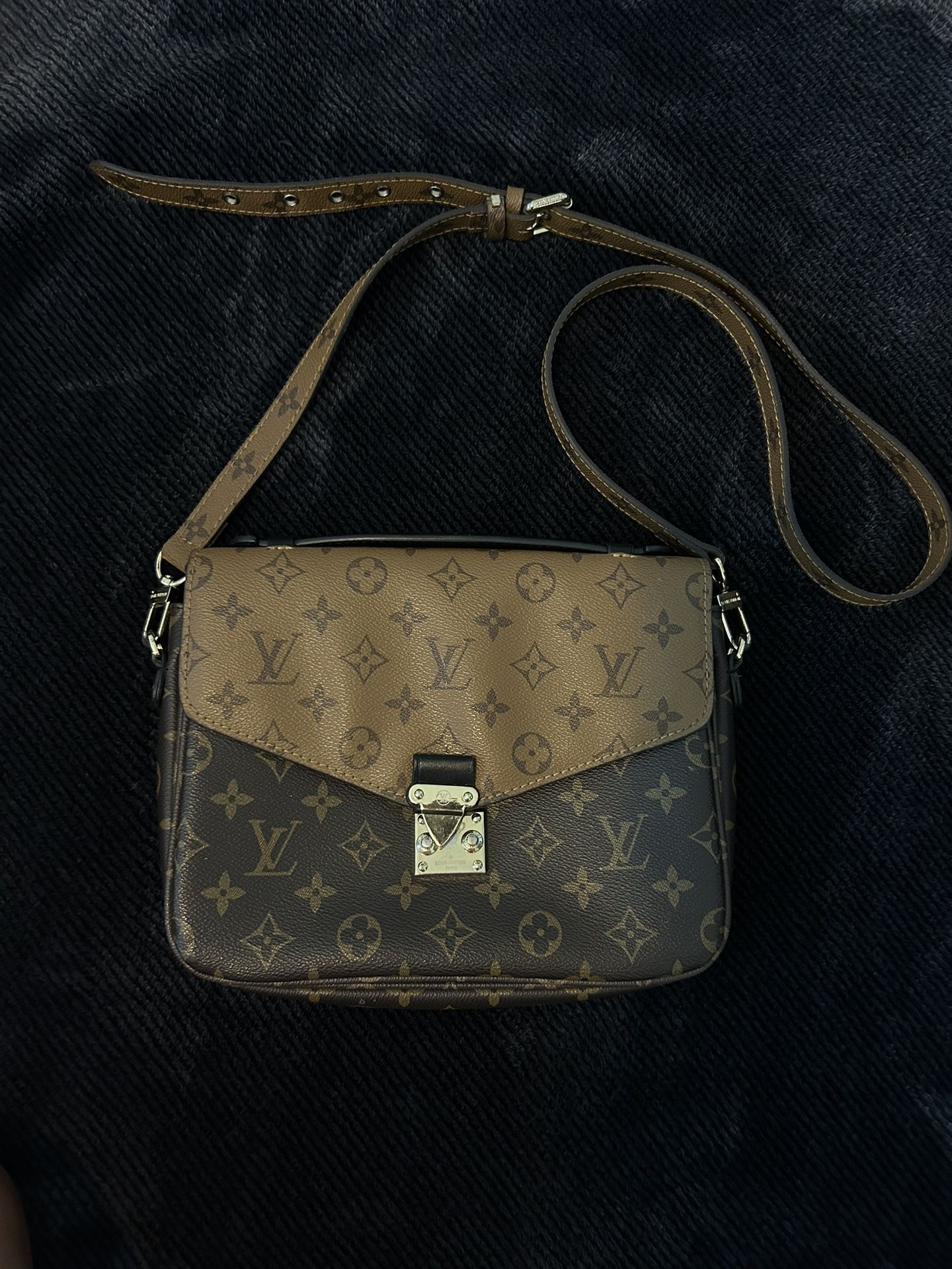 Louis Vuitton (Pochette Metis reverse monogram brown shoulder bag