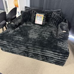 Oversized Chaise Sectional! 😊❤️🎉