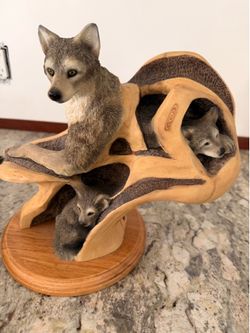 Family tree Wolf sculpture