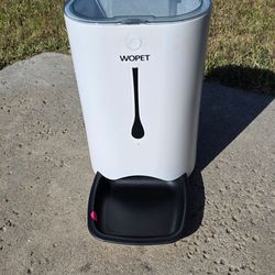 Wopet auto dog and cat feed