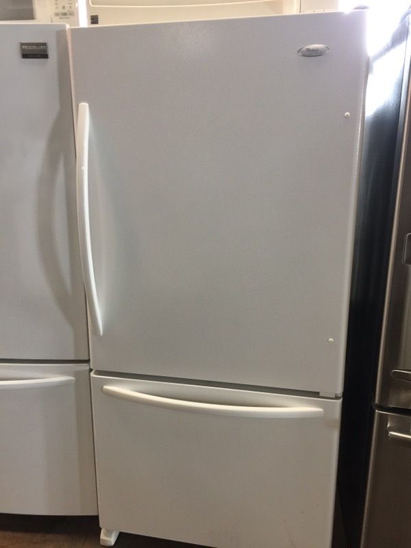 33" Whirlpool Bottom Freezer refrigerator for Sale in East Hartford, CT