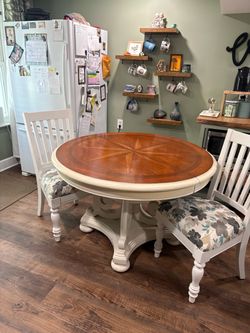 Round Dinning Room Table