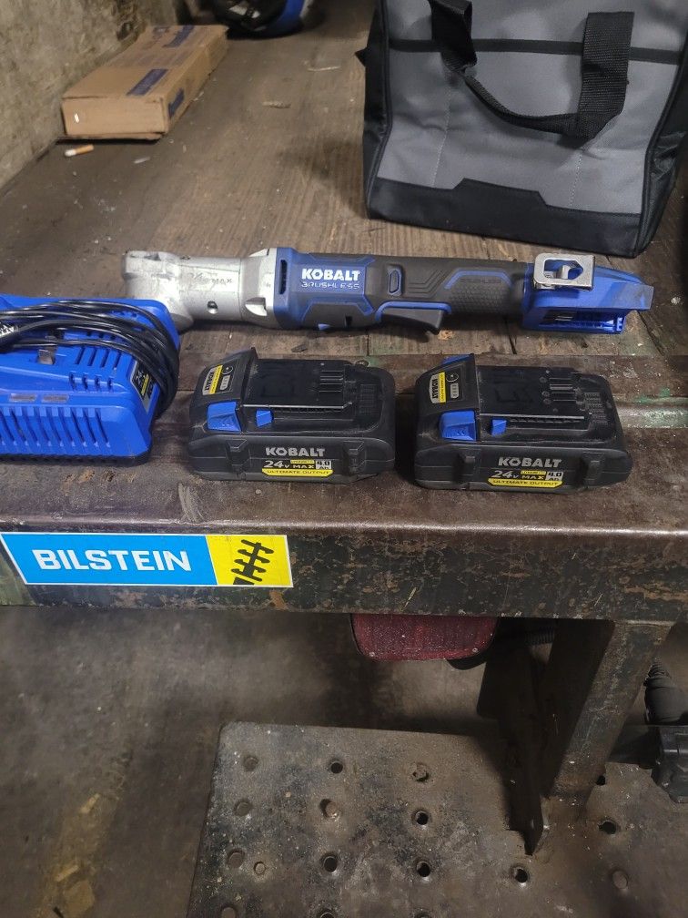 Kobalt 24v 3/8" Drive Right Angle Impact Wrench W/ 2 4ah Ultimate Output Batteries And Charger