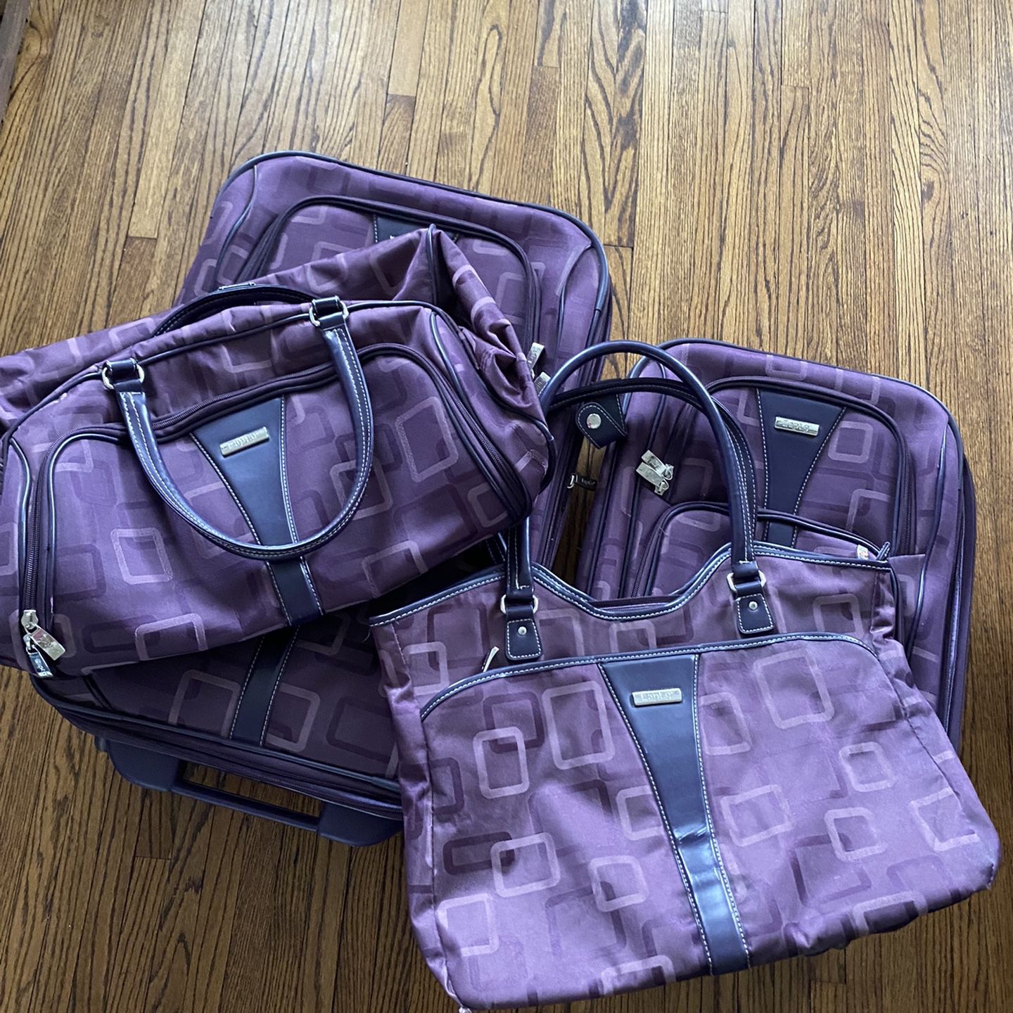 Apt 9. Purple Geometry Luggage Set for Sale in Ottawa, IL - OfferUp