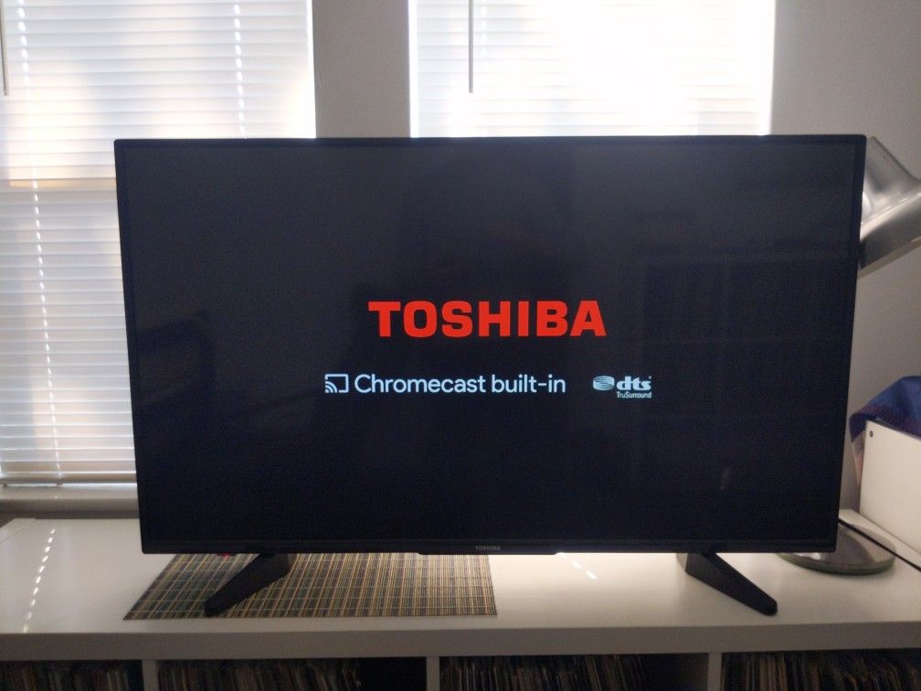 Toshiba 43" 1080P TV With Original Remote - Works Great