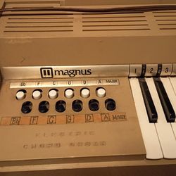 Magnus Electric Floor Organ / Like New 1969 Edition 