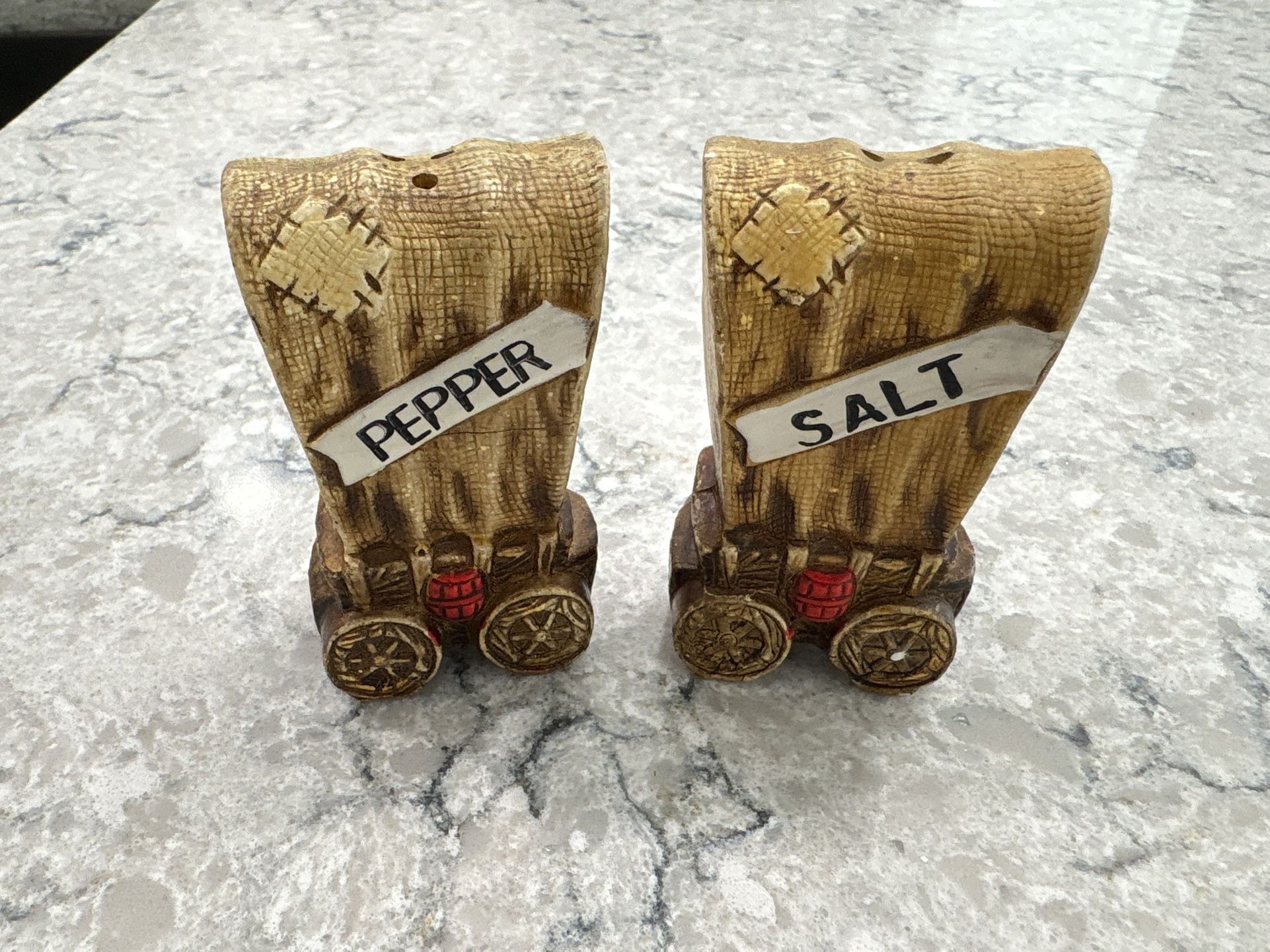 Tall Covered Wagon VTG Salt & Pepper Shakers Novelty Western Cowboy