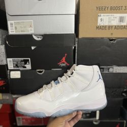2024 Jordan Legend Blue 11s size 10.5 Close To VNDS