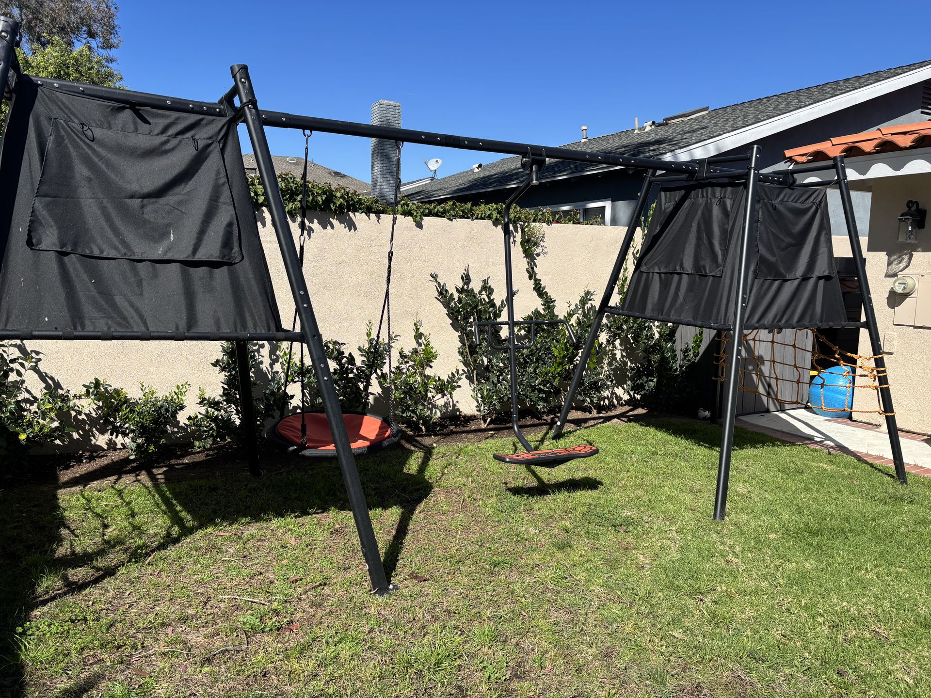 Vuly Swingset - like new! 2 club houses