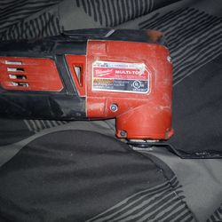 Milwaukee multi-tool with battery