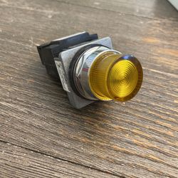 Siemens - Indicator Light Amber 120V LED bulb Plastic Lens - Part #: 52PL4E9XB