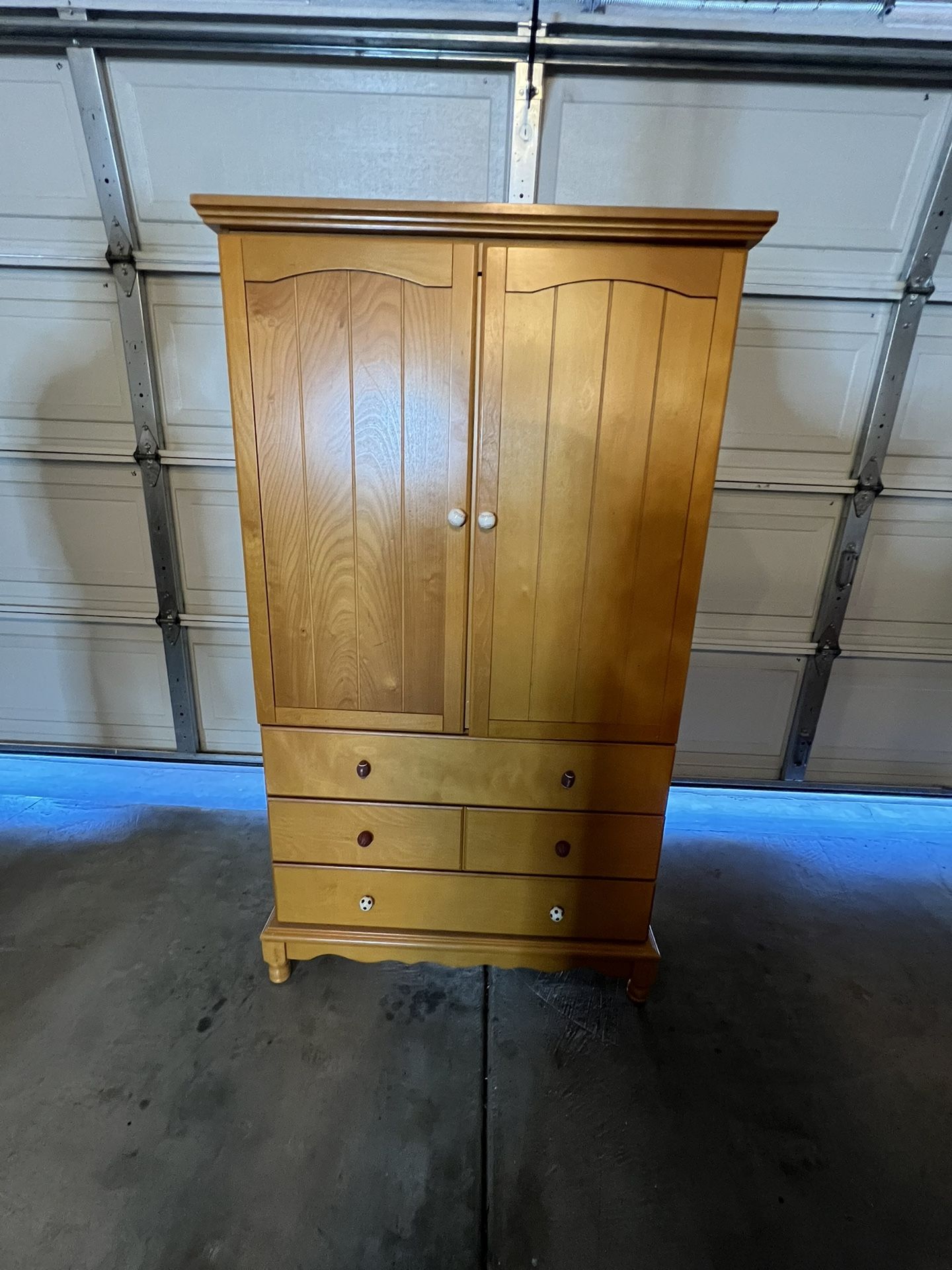 Kids Armoire