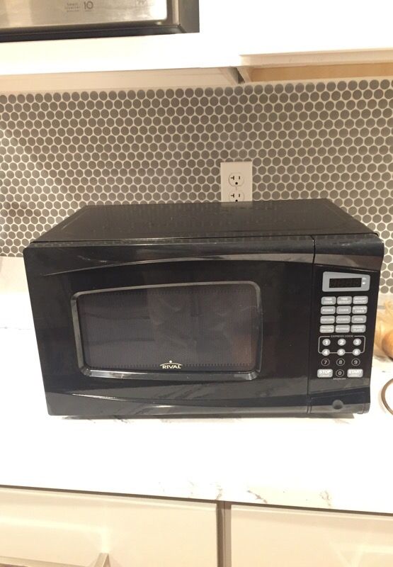 700 watt microwave