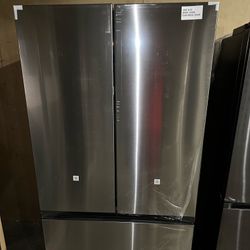 (BRAND NEW) Bespoke 3-Door French Door Refrigerator with Beverage Center