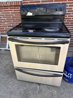 Oven range for parts or repair