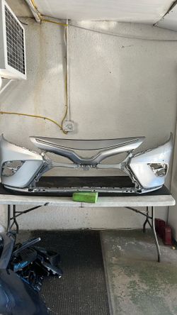 2018-2020 TOYOTA CAMRY FRONT BIMPER OEM 
