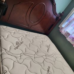 Queen Wood Bed With Organic Cotton Matress... Cama Queen De Madera Con Colchón Organico