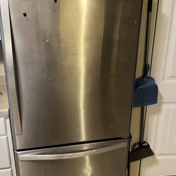 Whirlpool Refrigerator With Ice Maker