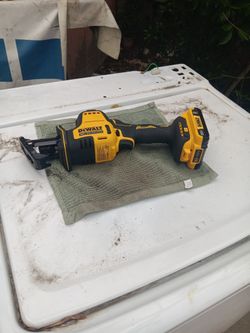 Saw Dewalt
