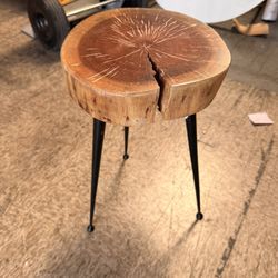 Solid Wood Live Edge Accent Stool / Side Table – Natural Tree Slice Top – Hairpin Legs – 18” Tall