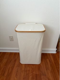 Laundry hamper