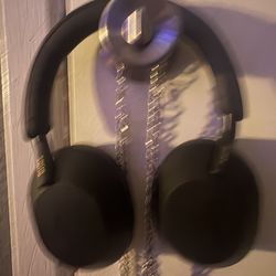 Sony WH-1000XM5 Noise Cancelling Headphones – Like New