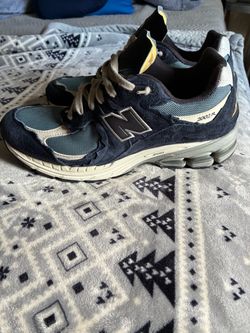 New balance 2002r