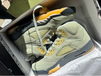 Jordan 5s kids size 6y