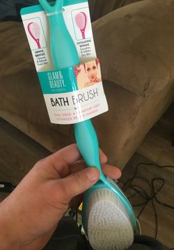 Glam and beauty bath brush