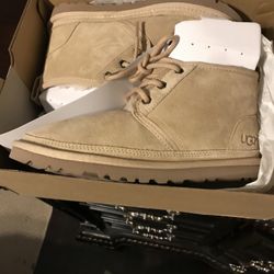 Brand New Ugg Boots DS 140$ Size 4
