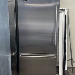 VIKING 36”WIDE BUILT IN BOTTOM FREEZER REFRIGERATOR 